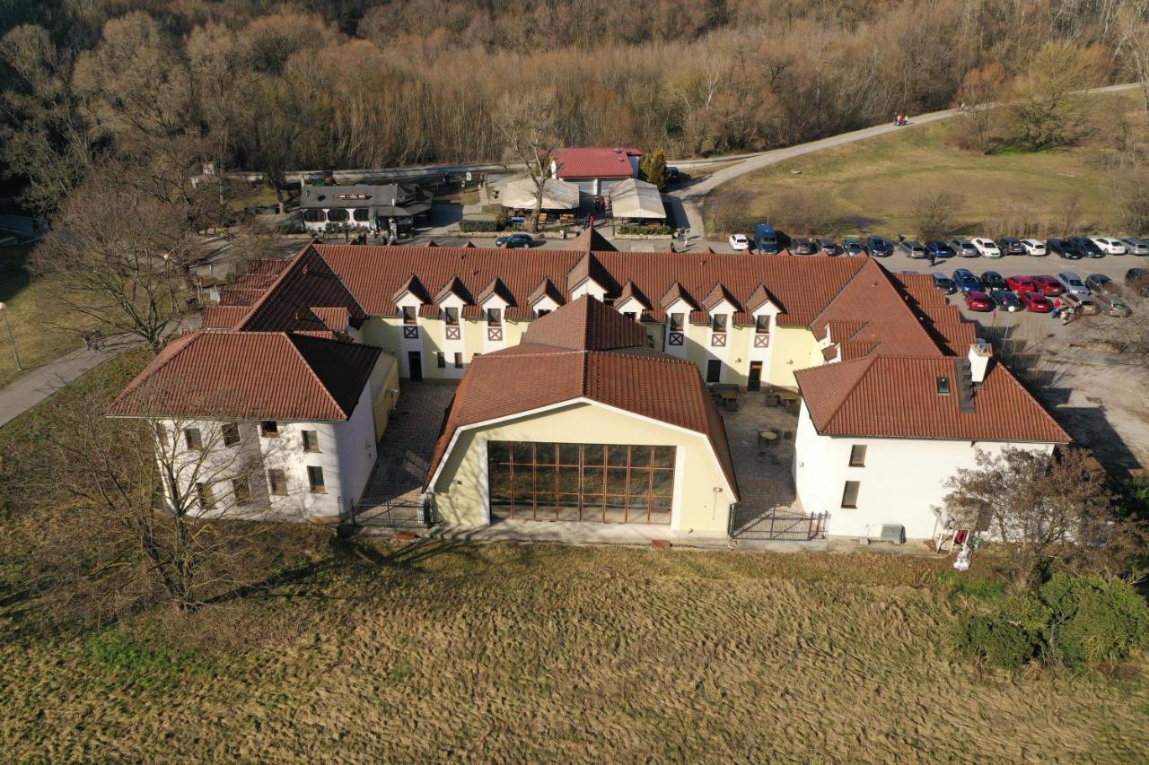 Hotel Hradna Brana Bratislava Eksteriør bilde