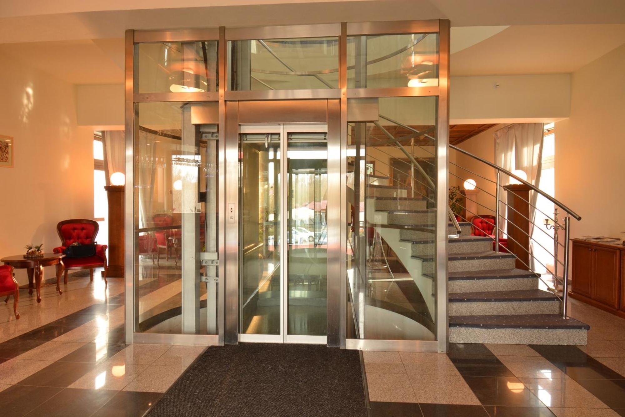 Hotel Hradna Brana Bratislava Eksteriør bilde